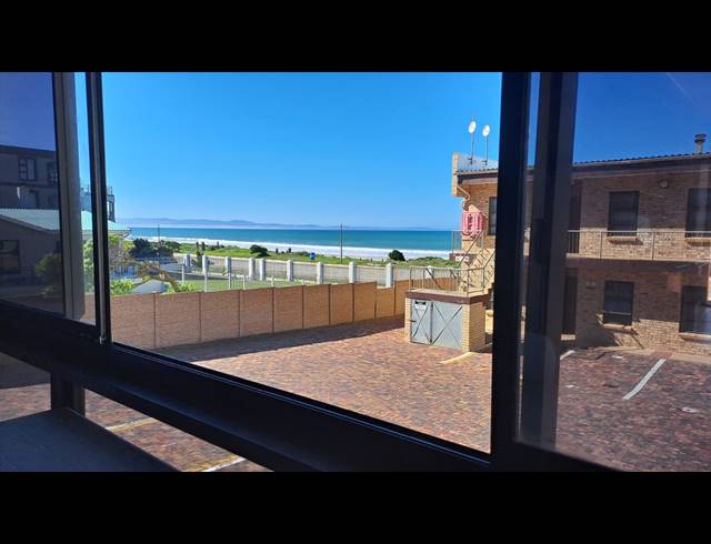 2 BEDROOM APARTMENT FOR SALE IN JEFFREYS BAY CENTRAL